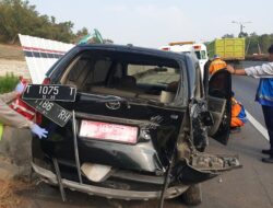Kecelakaan di Tol Cipularang Hari Ini, Mobil Dinas Oleng Tabrak Pembatas, 2 Luka