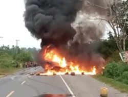 Kecelakaan Maut di Jalinsum Bungo, Sopir Grand Max Tewas Terbakar