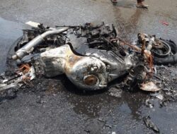 Terlibat Kecelakaan di Serpong, Motor Kawasaki Ninja Hangus Terbakar